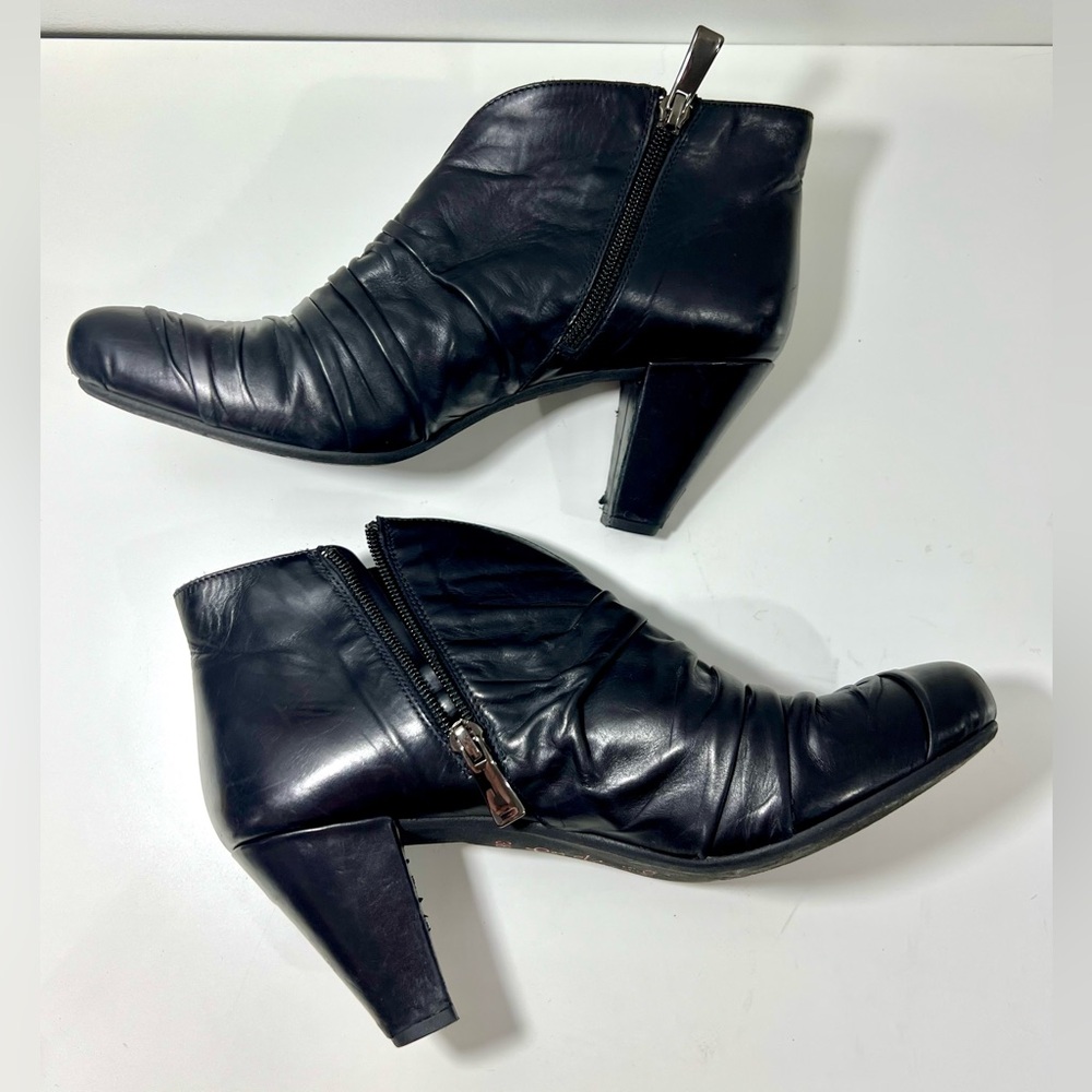 Las de Rouge‎ Booties - Picture 2 of 11